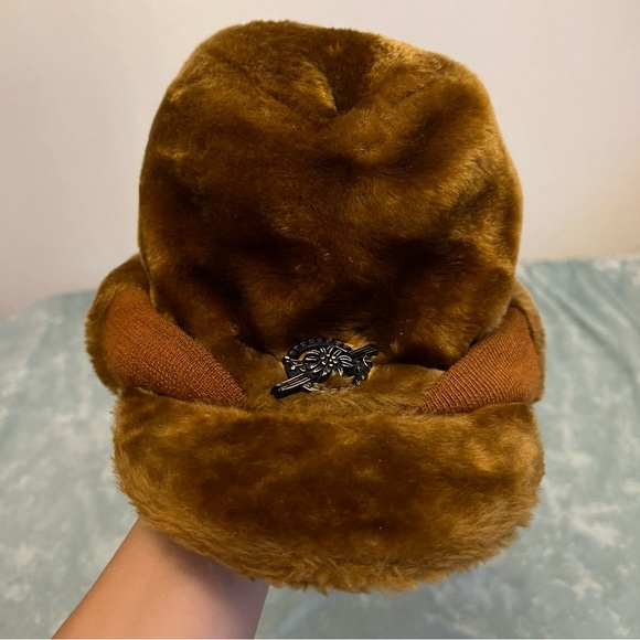 Vintage fur hat with bill - Picture 2 of 5